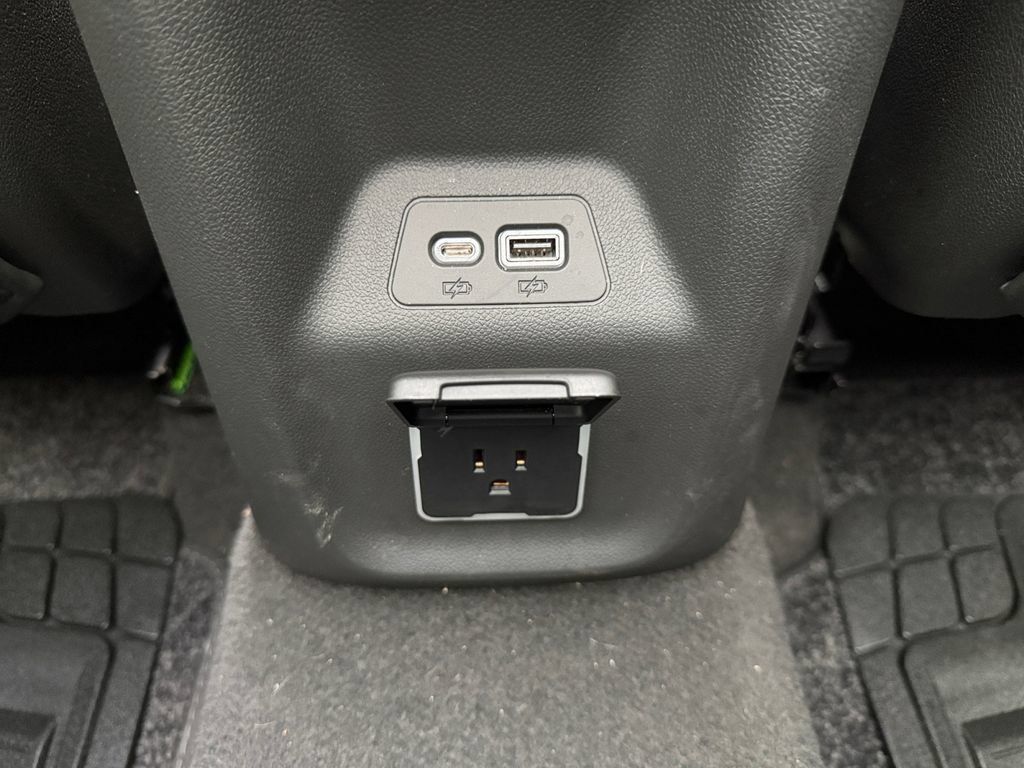 Used 2023 Buick Envision Avenir AWD/4WD image 40