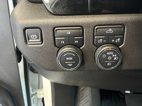 Used 2025 Chevrolet Silverado 2500 LT w/ Convenience Package AWD/4WD image 15