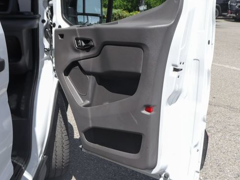 Used 2022 Ford E-Transit Medium Roof RWD image 39