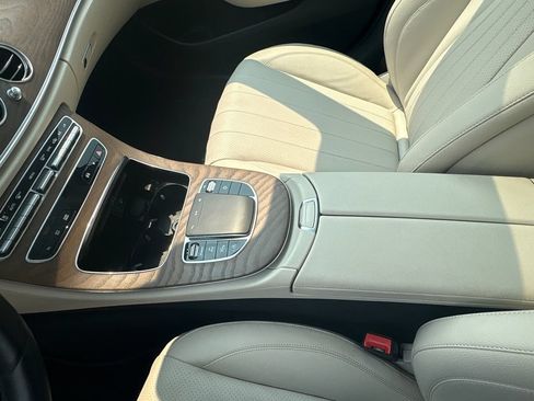Used 2022 Mercedes-Benz E 350 4MATIC Sedan w/ Driver Assistance Package image 27