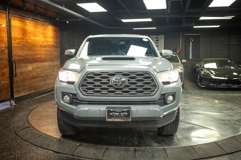 Used 2021 Toyota Tacoma TRD Sport w/ Technology Package AWD/4WD image 4