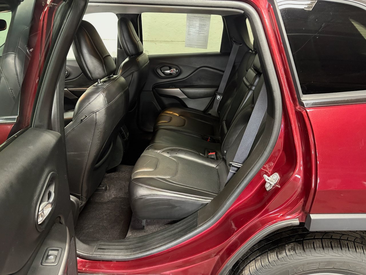 Used 2019 Jeep Cherokee Limited AWD/4WD image 11