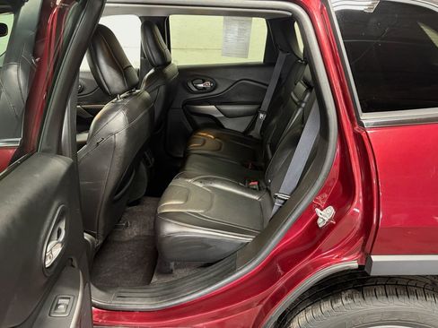 Used 2019 Jeep Cherokee Limited AWD/4WD image 11