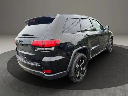 Used 2019 Jeep Grand Cherokee Laredo AWD/4WD image 5