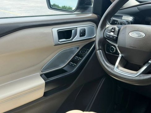 Used 2020 Ford Explorer Platinum w/ Premium Technology Package AWD/4WD image 34