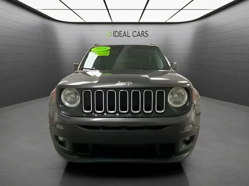 Used 2018 Jeep Renegade Latitude FWD image 2