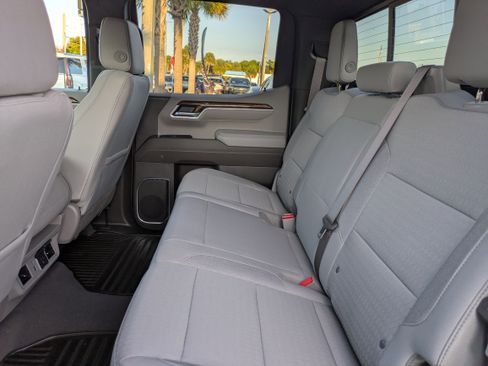 New 2026 GMC Sierra 1500 SLE w/ Preferred Package image 17