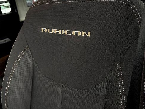 Used 2017 Jeep Wrangler Unlimited Rubicon w/ Connectivity Group image 15