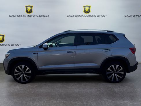 Used 2024 Volkswagen Taos SE FWD image 2