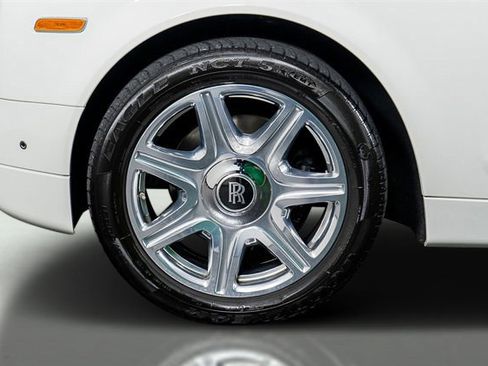 Used 2016 Rolls-Royce Phantom Sedan image 17