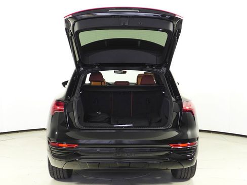 Used 2024 Audi Q8 e-tron Premium Plus w/ Premium Plus Package image 10