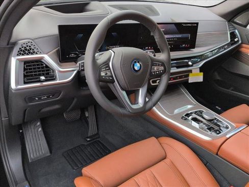 New 2026 BMW X5 xDrive50e image 3