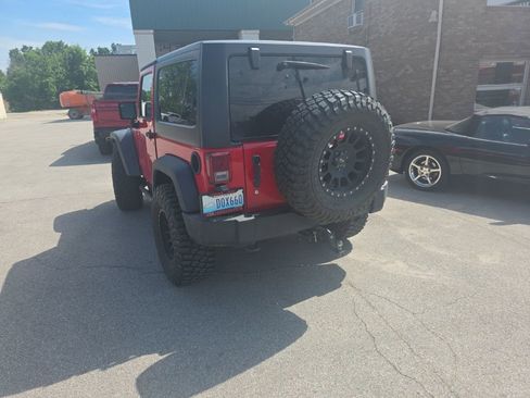Used 2018 Jeep Wrangler Sport AWD/4WD image 3