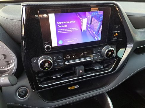 Used 2024 Toyota Highlander XSE FWD image 29