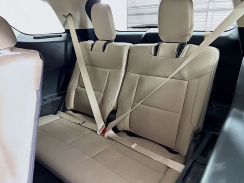 Used 2024 Ford Explorer XLT image 12