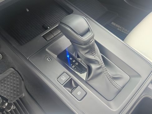 Certified 2026 Toyota Corolla Cross L FWD image 21