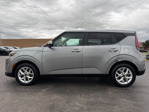 Used 2023 Kia Soul LX w/ LX Technology Package FWD image 10