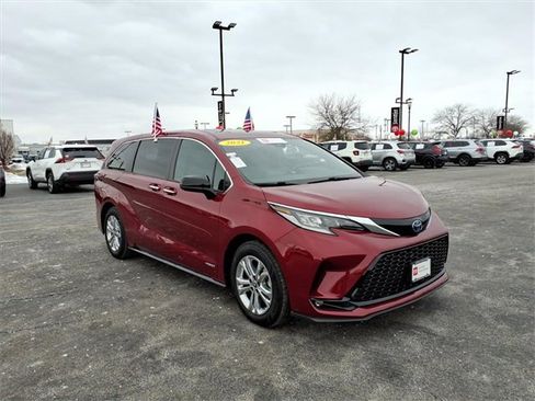 Certified 2021 Toyota Sienna XSE image 5