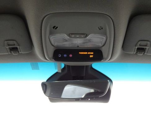 Used 2020 Chevrolet Bolt Premier w/ Infotainment Package image 29