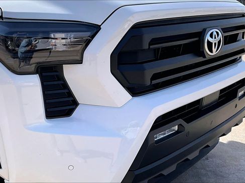 Used 2025 Toyota Tacoma SR5 w/ SR5 Upgrade Package image 28