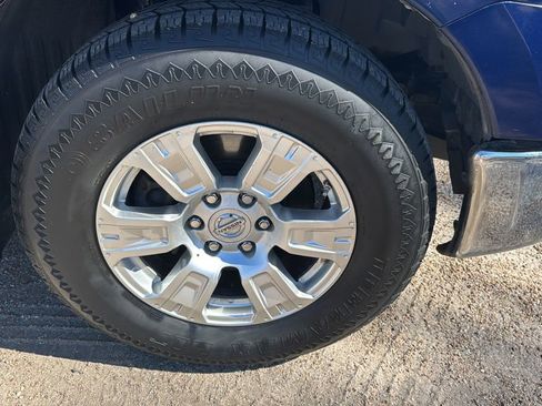 Used 2018 Nissan Titan SV w/ SV Convenience Package image 19