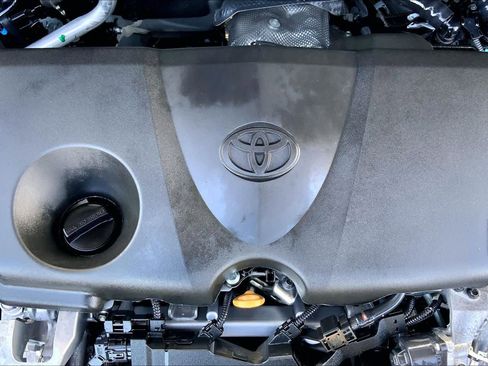 Used 2025 Toyota RAV4 XLE AWD/4WD image 32