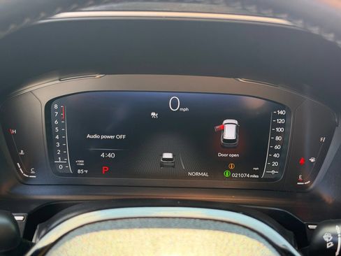 Used 2025 Honda Pilot Elite image 22