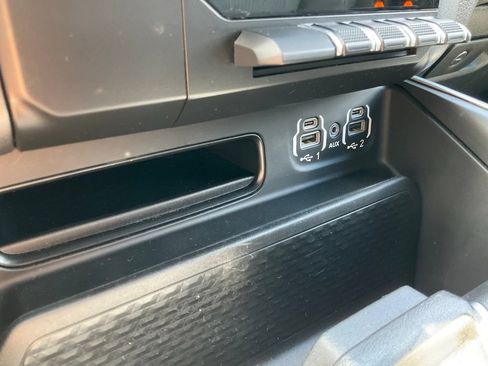 Used 2022 RAM 1500 Big Horn w/ Night Edition AWD/4WD image 6