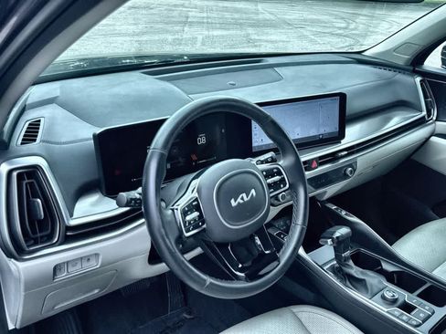 Certified 2025 Kia Sorento EX w/ Panoramic Sunroof Package FWD image 13