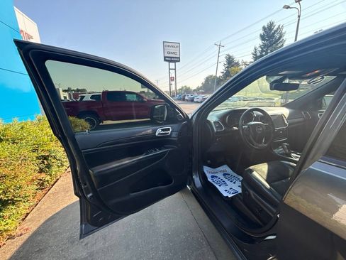 Used 2019 Jeep Grand Cherokee Altitude AWD/4WD image 17