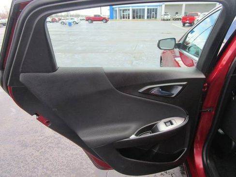 Used 2018 Chevrolet Malibu LT image 19
