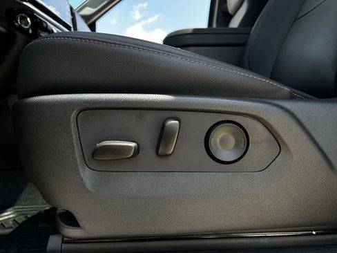 Used 2025 Chevrolet Silverado 1500 LT Trail Boss w/ Convenience Package II AWD/4WD image 32