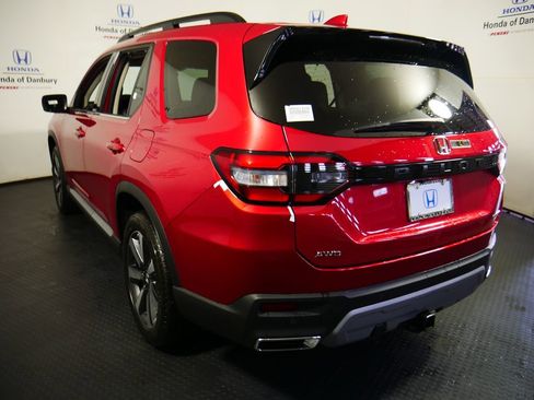 New 2026 Honda Pilot Touring image 9