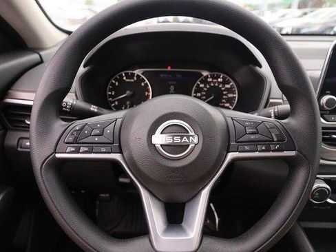 Used 2025 Nissan Altima 2.5 SV FWD image 10