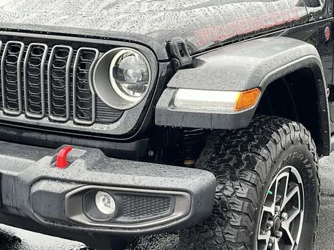 Used 2025 Jeep Wrangler Unlimited Rubicon AWD/4WD image 10