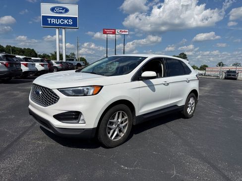Used 2023 Ford Edge SEL w/ Convenience Package AWD/4WD image 3