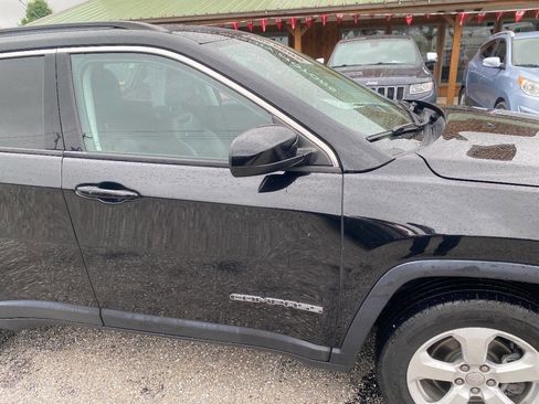 Used 2018 Jeep Compass Latitude w/ Cold Weather Group image 9