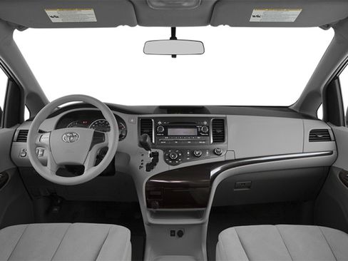 Used 2014 Toyota Sienna SE FWD image 7