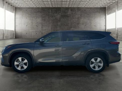 Used 2023 Toyota Highlander LE AWD/4WD image 8