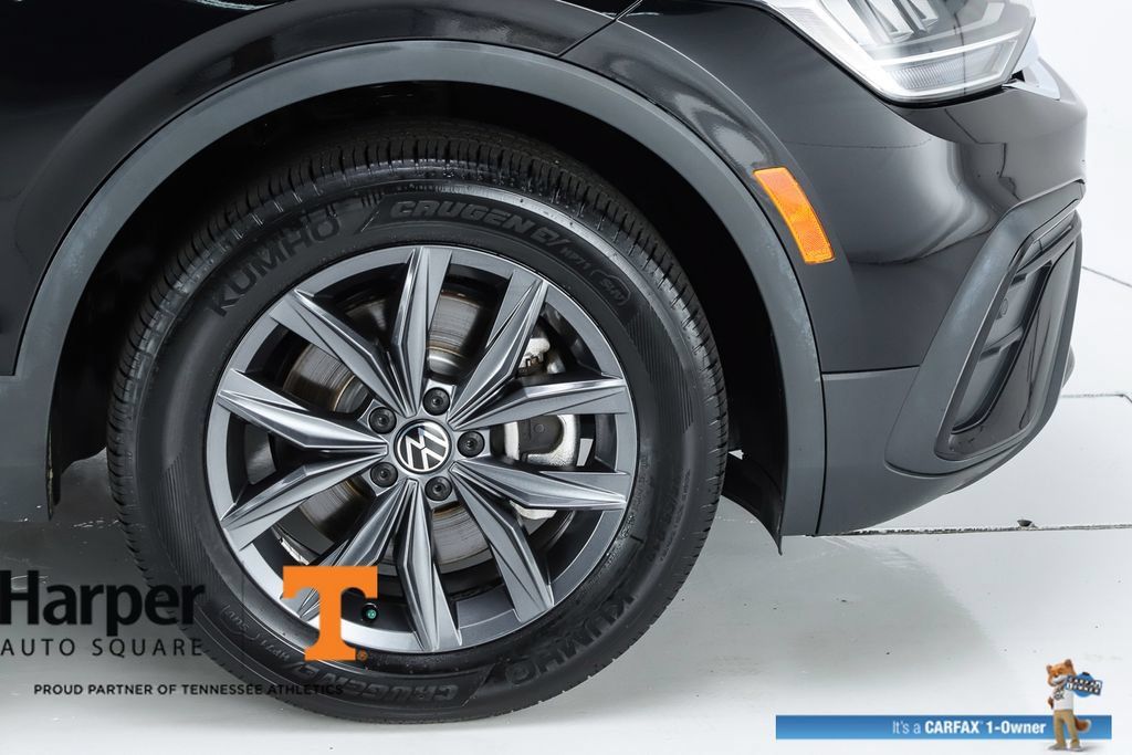 Used 2023 Volkswagen Tiguan SE w/ Panoramic Sunroof Package FWD image 14