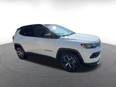 Used 2025 Jeep Compass Limited image 2