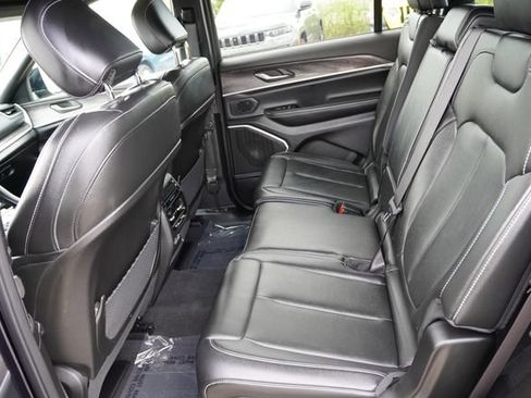 Certified 2024 Jeep Grand Cherokee L Limited w/ Black Appearance Package AWD/4WD image 16