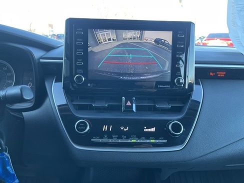 Used 2021 Toyota Corolla LE image 21