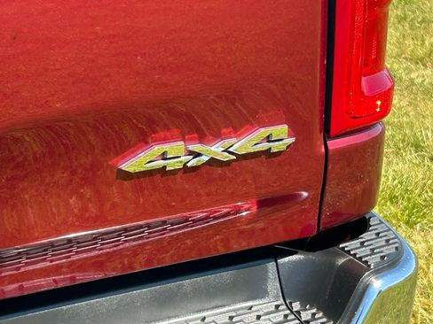 Used 2025 RAM 1500 Laramie AWD/4WD image 6
