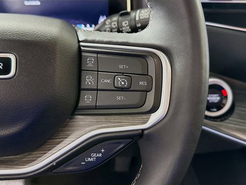 Used 2023 Jeep Wagoneer Series II RWD image 15