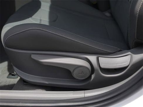 Certified 2025 Hyundai Elantra Blue image 10