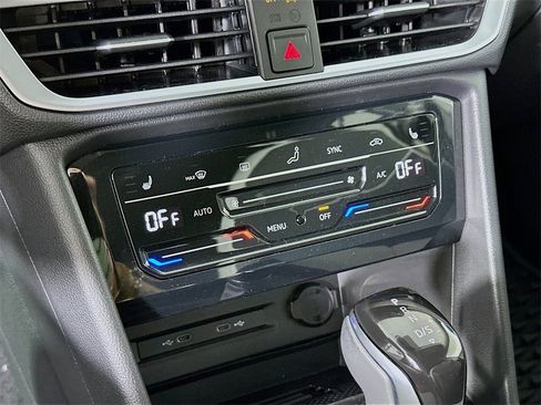 Used 2025 Volkswagen Taos SE image 41