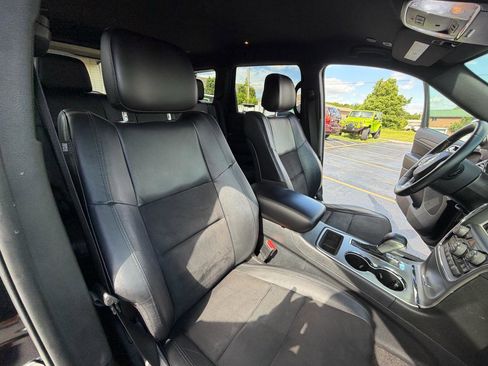 Used 2018 Jeep Grand Cherokee Altitude AWD/4WD image 39