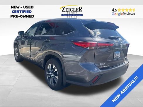 Used 2023 Toyota Highlander XLE FWD image 2