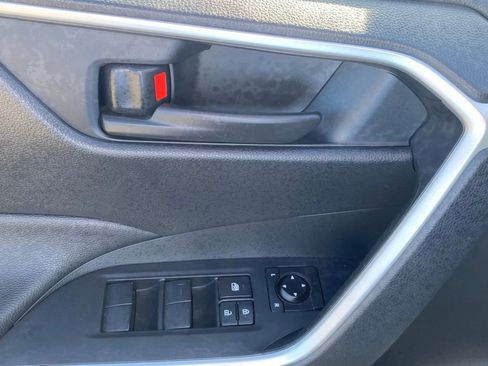 Used 2021 Toyota RAV4 SE image 23